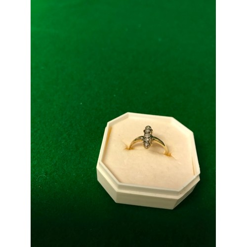 309 - LOVELY 18K GOLD RING SET 5 DIAMONDS