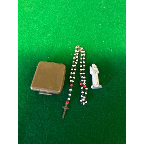 573 - VINTAGE POCKET ALTER WITH ROSARY