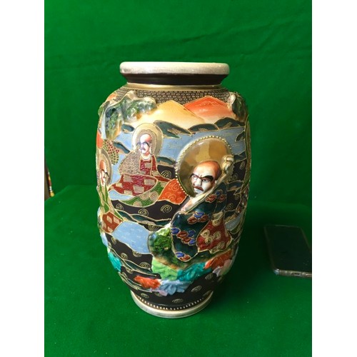 395 - LARGE ORNATE ORIENTAL VASE DELECORATED WITH ELEPHANTS - 32CMS H