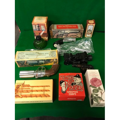 514 - 9 X VINTAGE AVON ITEMS - (7 BOXED)