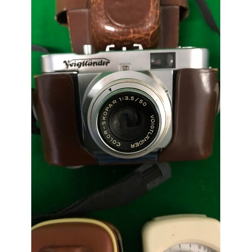 576 - VINTAGE CASED VOIGHTLANDER CAMERA WITH ACCESSORIES