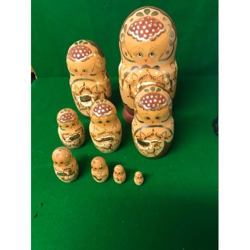 610 - 9 X NESTING RUSSIAN DOLLS