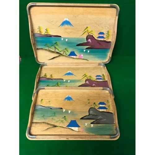 647 - 3 RETRO GRADUATED JAPANESE WOODEN HAND PAINTED TRAYS C 1930s - LARGEST 50CMS X 37CMS