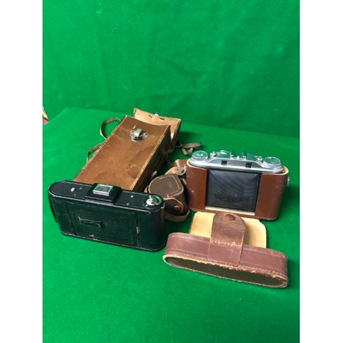 655 - VINTAGE CASED AGFA ISOLTTE GERMAN MADE CAMERA & CASED FOTH CAMERA & 2 X CASES OF ASSORTED LENS