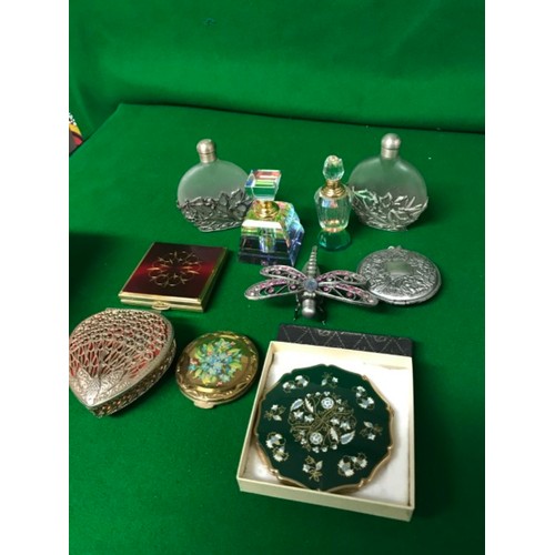 724 - QTY OF VERY PRETTY SCENT BOTTLES & COMPACTS