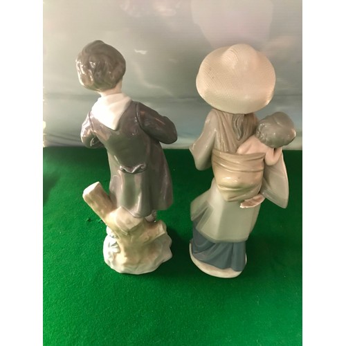 735 - 2 X LLADRO FIGURES - 28CMS H