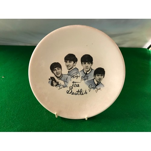 742 - SMALL BEATLES PLATE - 18CMS DIAM