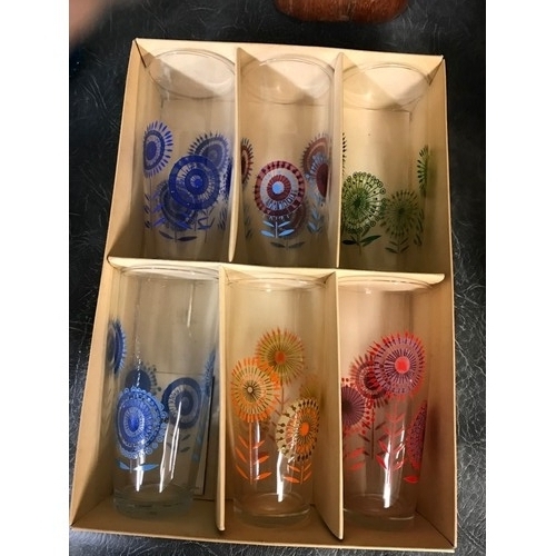 784 - BOX OF 6 X VINTAGE PATTERNED TUMBLERS