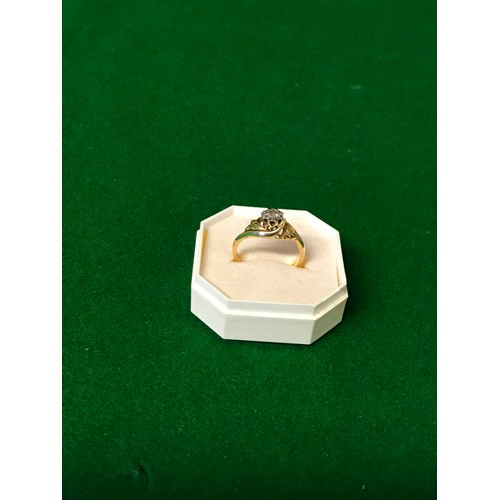 896 - 18CT GOLD & PLATIGNUM DIAMOND RING