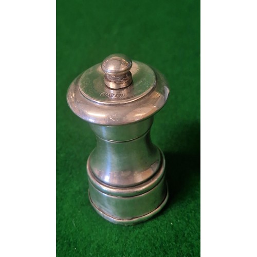 16 - LOVELY HALL MARKED SILVER PEPPER MILL - 102GRMS - 8CMS H