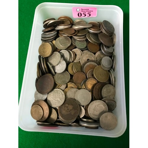 55 - GOOD LARGE QTY OF FOREIGN & BRITISH COINS