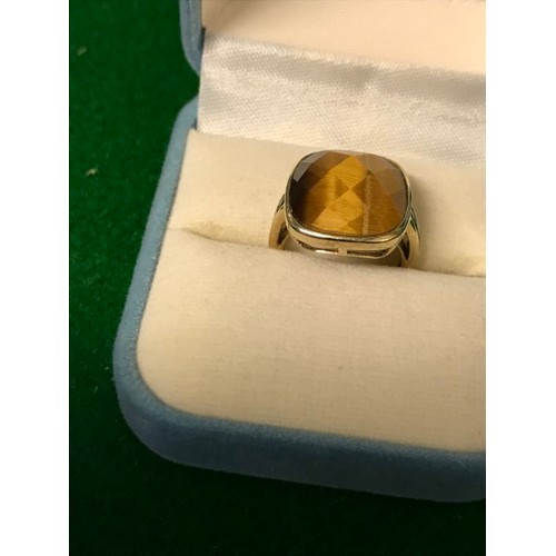 77 - 9CT GOLD RING SET TIGERS EYE TO CENTRE - RING SIZE K -  4.2GRMS OVERALL