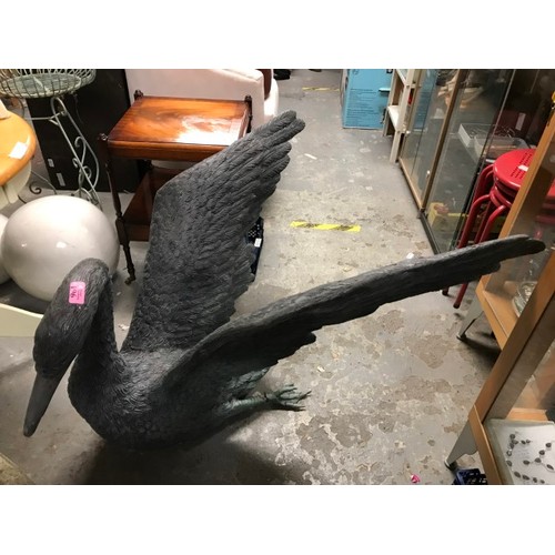 196 - VERY LARGE METAL GARDEN SWAN - 1 BROKEN LEG - WING TO WING MEASURES 90CMS X LENGTH 100CMS X 70CMS H ... 