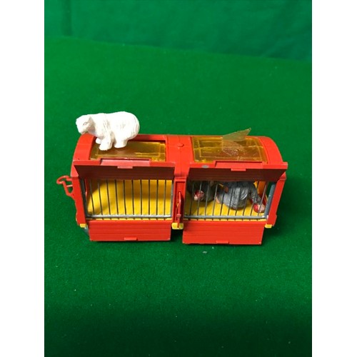 225 - BOXED VINTAGE DIECAST CORGI CHIPPERFIELDS CIRCUS ANIMAL CAGE WITH A POLAR BEAR & 2 X CHIMPS - BOTH R... 