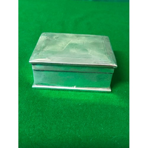 256 - LOVELY SILVER CIGARETTE BOX WITH ART DECO ENGINE TURNING TO LID & CEDAR WOOD INTERIOR - 9CMS X 10CMS... 