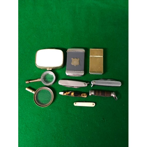 275 - 5 X SMALL PEN KNIVES / FRUIT KNIVES, 2 X MAG GLASSES, 2 X VESTAS & 1 X PILL BOX