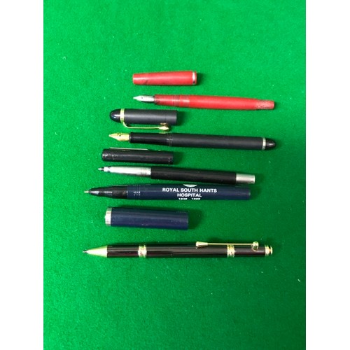 285 - 2 X VINTAGE FOUNTAIN PENS, 2 BALL POINT PENS & BOXED BALL POINT PEN