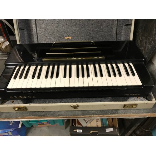 315 - CASED VINTAGE HOHNER ELECTRIC PIANO - ELECTRICAL ITEMS SHOULD BE CHECKED BY A QUALIFIED ELECTRICIAN