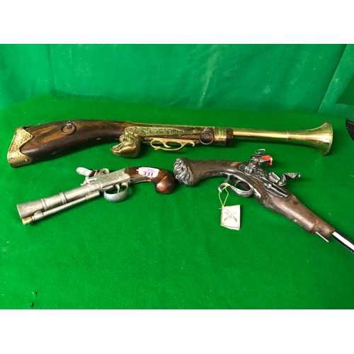 331 - 3 X DECORATIVE REPLICA GUNS