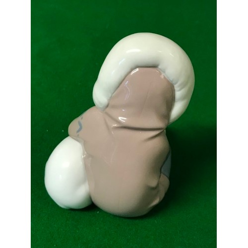 396 - LOVELY LLADRO ESKIMO FIGURE - 12CMS H - GOOD CONDITION