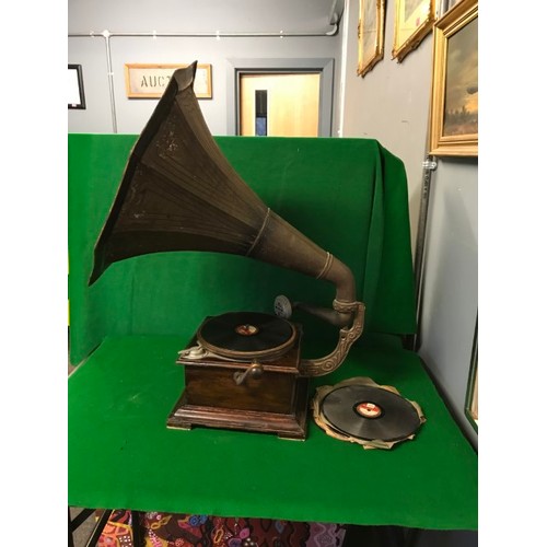 434 - LOVELY GRAMMAPHONE WITH HORN & RECORDS - COLLECTION ONLY OR ARRANGE OWN COURIER