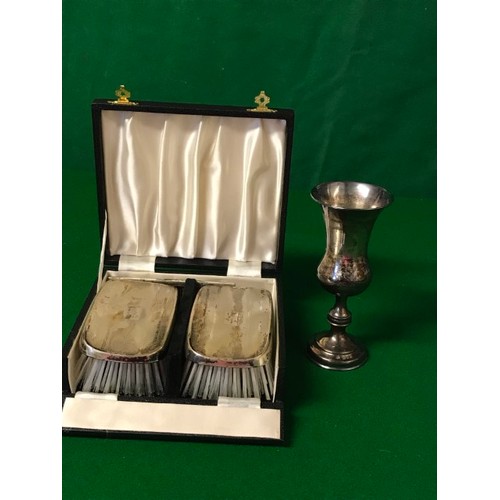 451 - SILVER YIDDISH CUP DATED 1903, CASED PAIR OF SILVER BRUSHES C1955