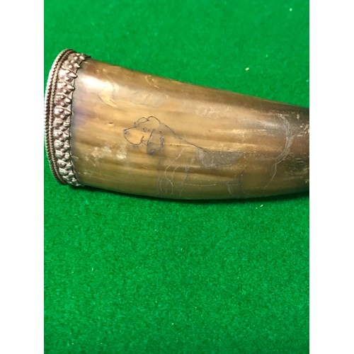 453 - VINTAGE HORN CARVED 