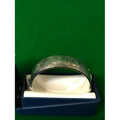 688 - BOXED SERLING SILVER BANGLE - 29.8GRMS