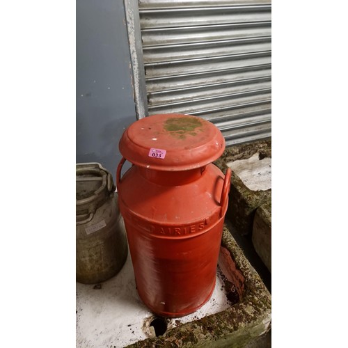 33 - LARGE VINTAGE UNITED DAIRIES PAINTED MILK CHURN - HAS BEEN USED IN THE GARDEN - 72CMS H - COLLECTION... 