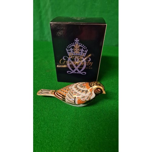 253 - BOXED ROYAL CROWN DERBY BUNTING - GOLD BUTTON - 13CMS LONG