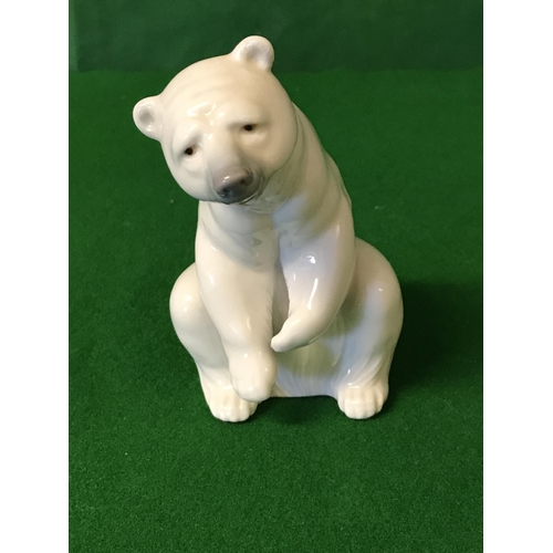 430 - LOVELY LLADRO POLAR BEAR - 13CMS H - GREAT CONDITION