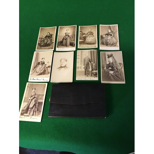 729 - LOVELY EARLY  POCKET CARTE DE VISTE VIEWER & PHOTOS - 9CMS X 14CMS - WOOD CRACKED ON BACK DUE TO AGE