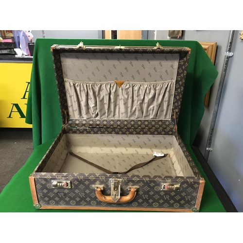 772 - DECORATIVE SUITCASE - 60CMS X 40CMS X 20CMS