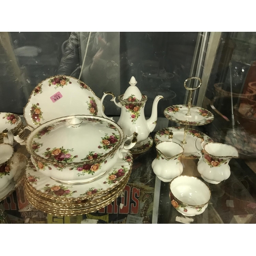 843 - LARGE QTY OF 59 PIECES OF ROYAL ALBERT 