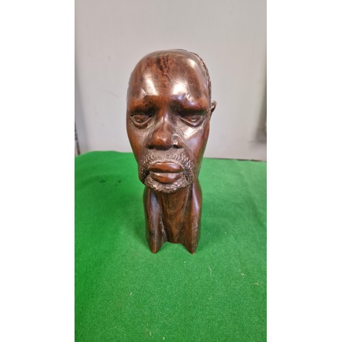 113 - LOVELY CARVED AFRICAN TRIBAL HEAD - 22CMS H