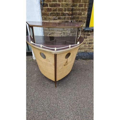 007 - LOVELY RETRO BAR IN THE FORM OF A SHIP - OVERALL WIDTH 100CMS X OVERALL DEPTH 70CMS X OVERALL HEIGHT... 