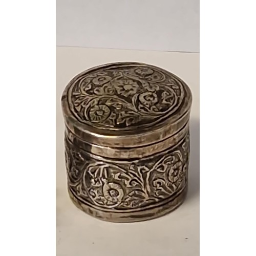 102 - PRETTY LIDDED POT TESTS SILVER & HEAVY ID BRACELET TESTS SILVER - WEIGHT TOGETHER 95 GRMS