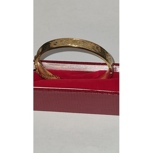 113 - LOVELY 9CT GOLD HALLMARKED BRACELET WITH SAFETY CHAIN - 14.9GRMS