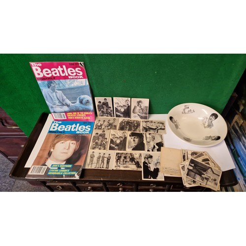 119 - COLLECTION OF THE BEATLES ITEMS - WASHINGTON POTTERY BOWL, QTY OF CHEWING GUM CARDS, 2 X BEATLES MON... 