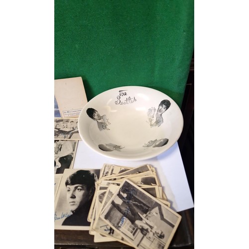 119 - COLLECTION OF THE BEATLES ITEMS - WASHINGTON POTTERY BOWL, QTY OF CHEWING GUM CARDS, 2 X BEATLES MON... 