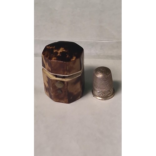 97 - LOVELY EARLY SILVER HALLMARKED THIMBLE IN A THIMBLE CASE