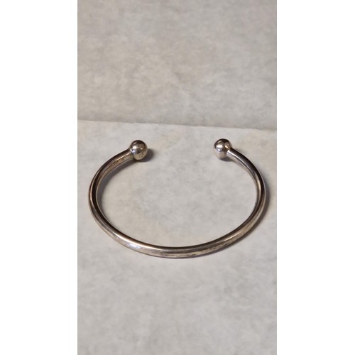 66 - 925 SILVER TORQUE BANGLE