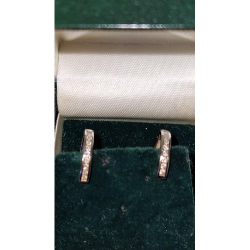 76 - PAIR OF LOVELY 14CT WHITE GOLD & DIAMOND EARINGS