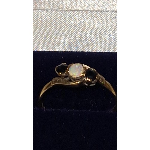 79 - PRETTY 9CT GOLD SAPHIRE & OPAL RING - RING SIZE P