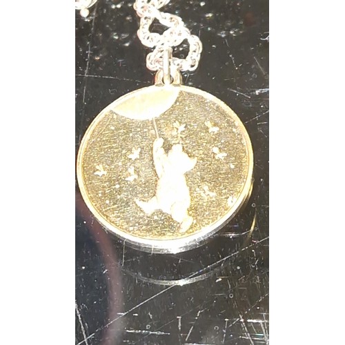 114 - BOXED THE POOH PENDANT BY JOHN PINCHES - SOLID STERLING SILVER & PLATED IN 24CT GOLD AND WEIGHS 6 GR... 