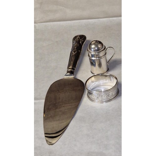 134 - SILVER HANDLES CAKE SLICE, SILVER HALLMARKED MINIATURE PEPPER POT & SILVER HALLMARKED NAPKIN RING - ... 