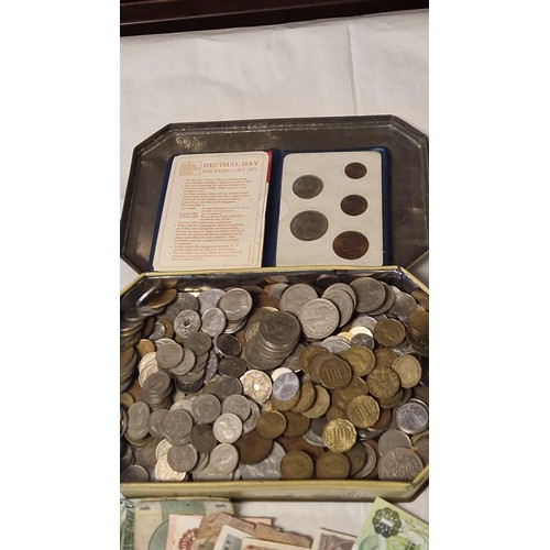 171 - LARGE TIN OF FOREIGN & BRITISH PRE-DECIMAL COINS & SOME BANK NOTES