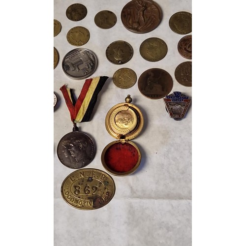 236 - QTY OF COINS, MEDALS, TOKENS, SOVEREIGN HOLDER ETC