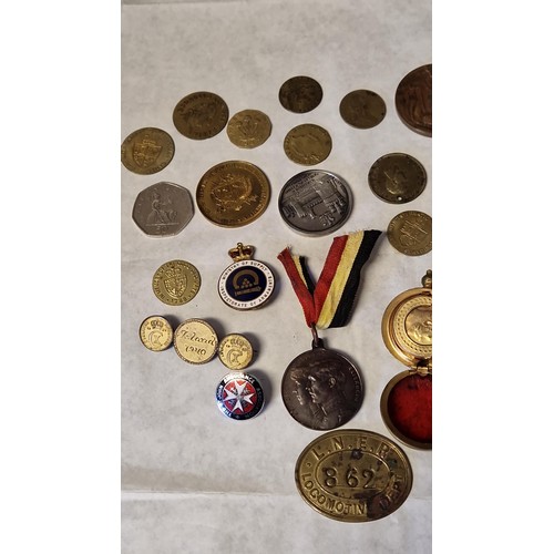 236 - QTY OF COINS, MEDALS, TOKENS, SOVEREIGN HOLDER ETC