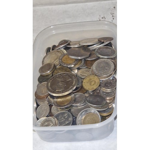 260 - LARGE QTY OF MIXED FOREIGN COINS